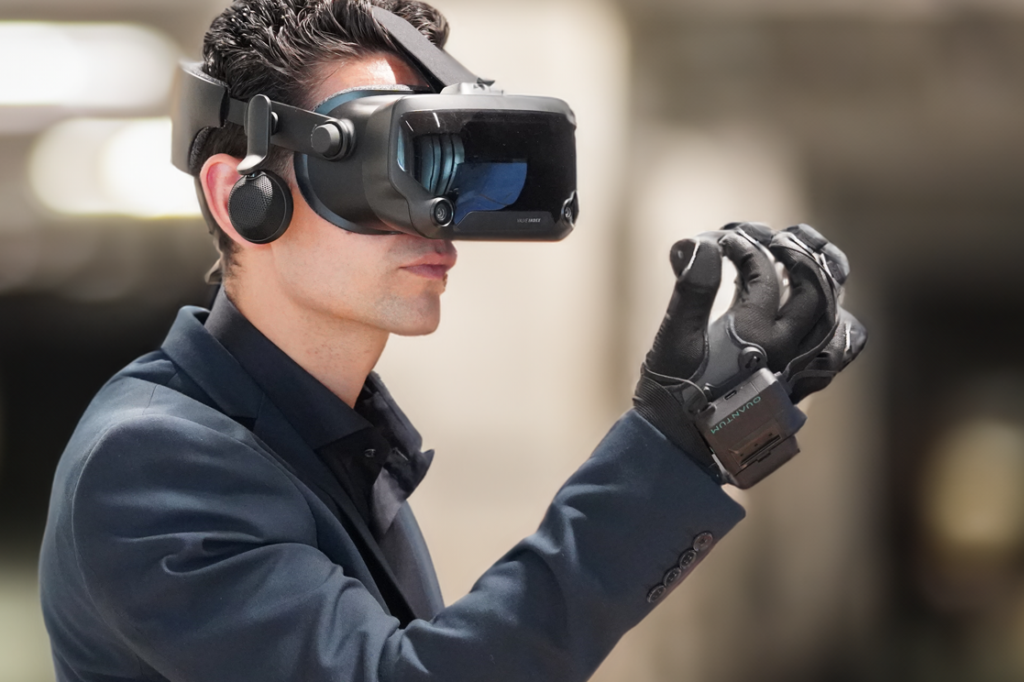 Fingertip precision for VR Training