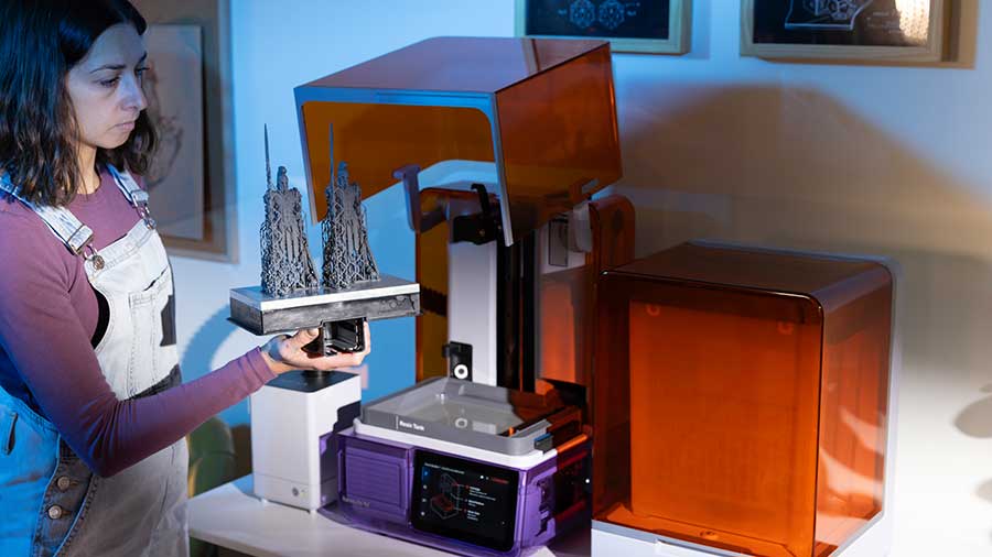 Form studio and wash unit being used for hobby model in a domestic environment